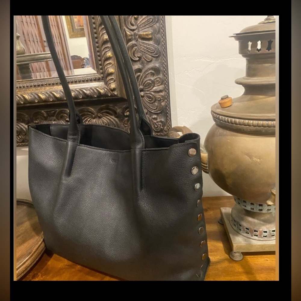 Hammitt large Oliver, black with gun metal hardware. No scratches.